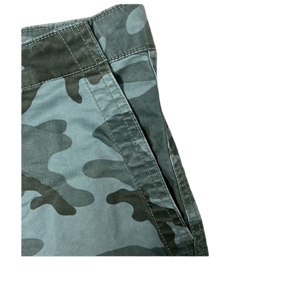 GAP Gap for Good Girlfriend Khaki Short Size 10 in Camouflage High Rise … - Picture 8 of 9
